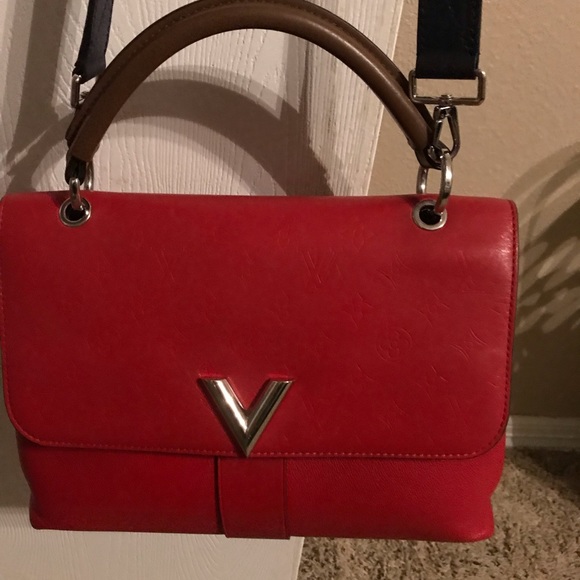 Very one handle bag serial # AH3167 - Picture 2 of 8